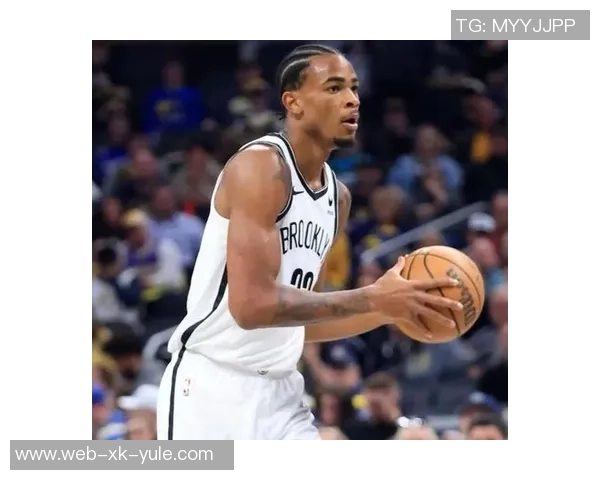 克拉克斯顿高效表现全队依赖他12投8中轻松砍下17分4篮板2助攻